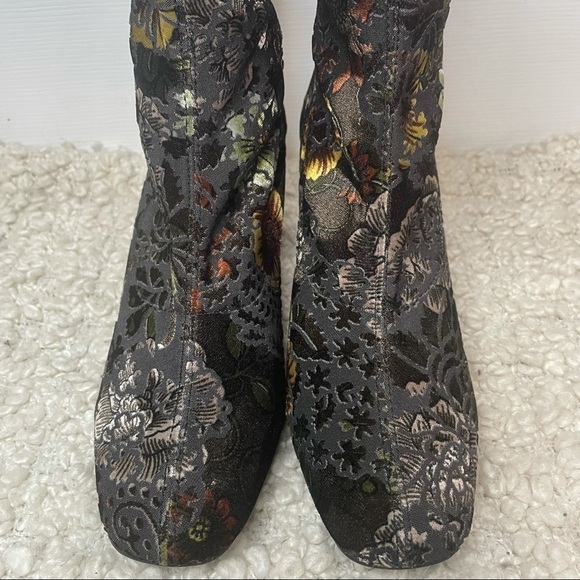 HISPANITAS Portia Floral Velvet Chunky Heeled Booties 6.5 EUC - Picture 5 of 10